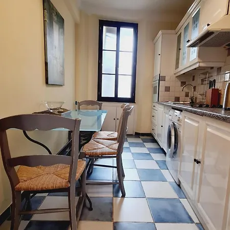 Conseil Immo - Heart Of Cannes, 2 Rooms, 2 Bathrooms In Front Of Old Port -els-