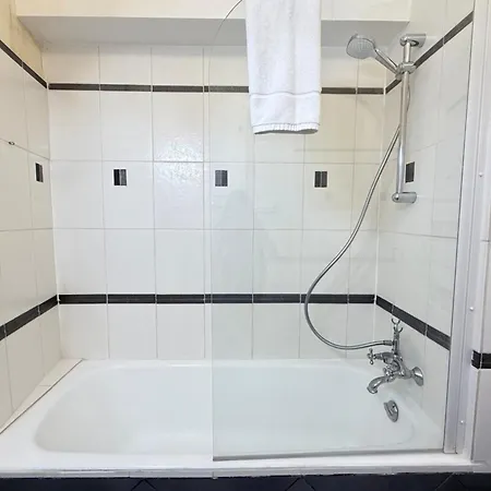 Beautiful 2-bedroom - Near The Palais And The Beaches Apartment *
