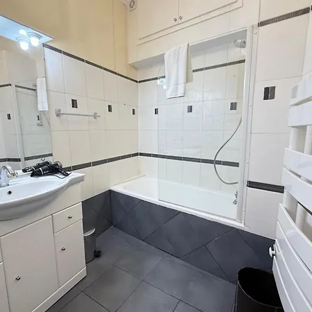Apartamento Beautiful 2-bedroom - Near The Palais And The Beaches *