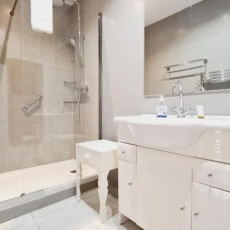Beautiful 2-bedroom - Near The Palais And The Beaches Cannes